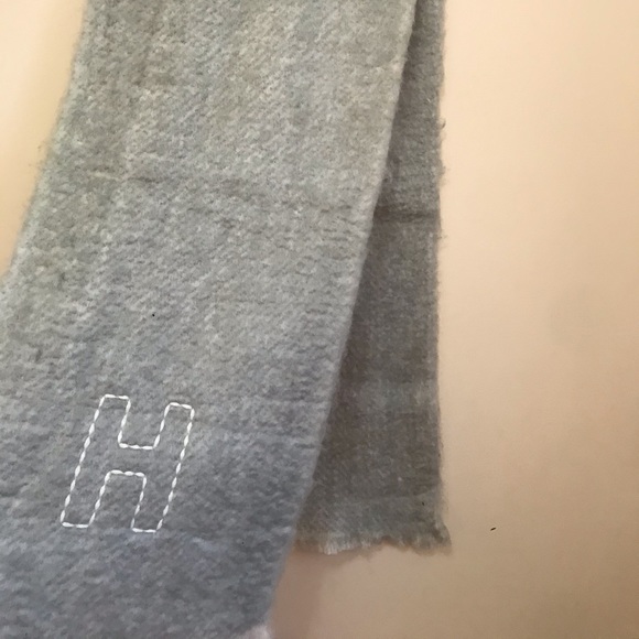 Brand new Tommy Hilfiger Warm Wool winter scarf - Picture 1 of 4